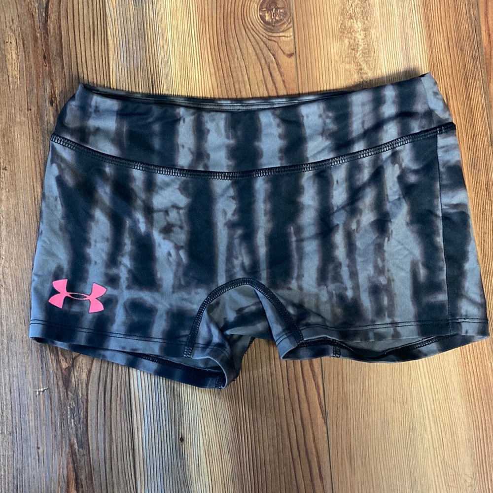 Under armour girls youth medium shorts